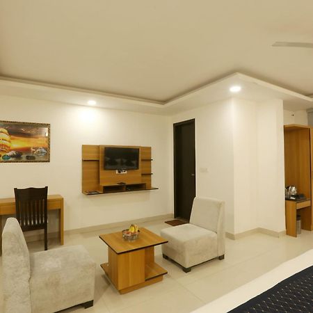 The Atlantes Suite Near Delhi Airport ニューデリー エクステリア 写真