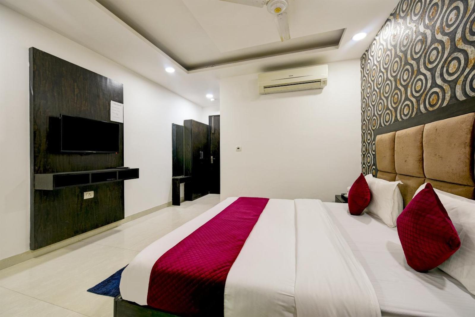 The Atlantes Suite Near Delhi Airport ニューデリー エクステリア 写真