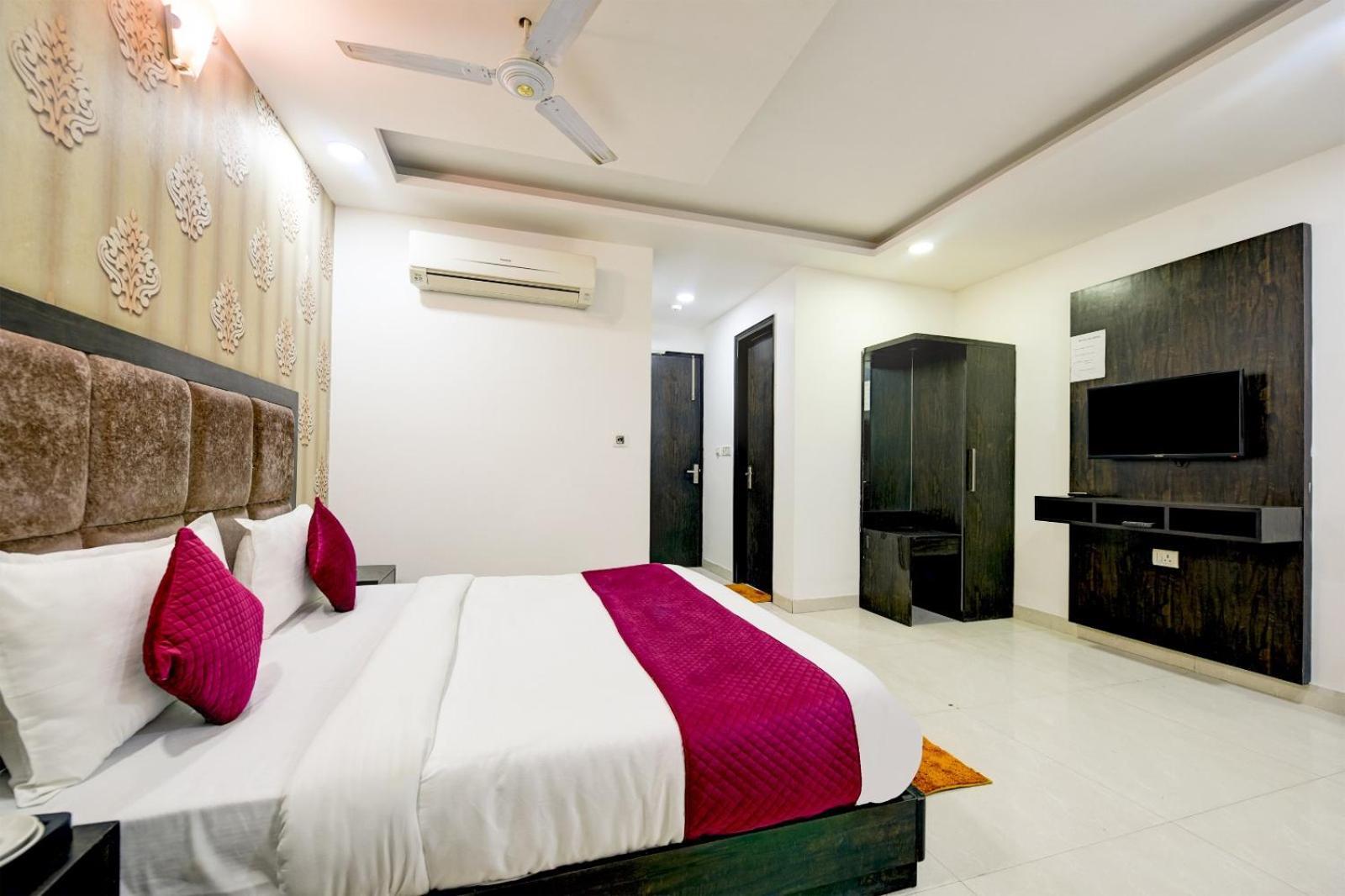 The Atlantes Suite Near Delhi Airport ニューデリー エクステリア 写真