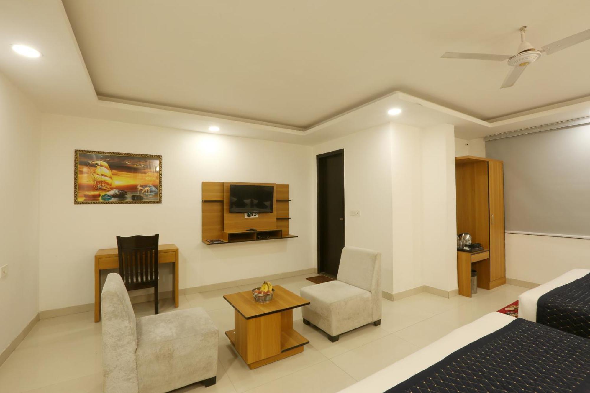 The Atlantes Suite Near Delhi Airport ニューデリー エクステリア 写真
